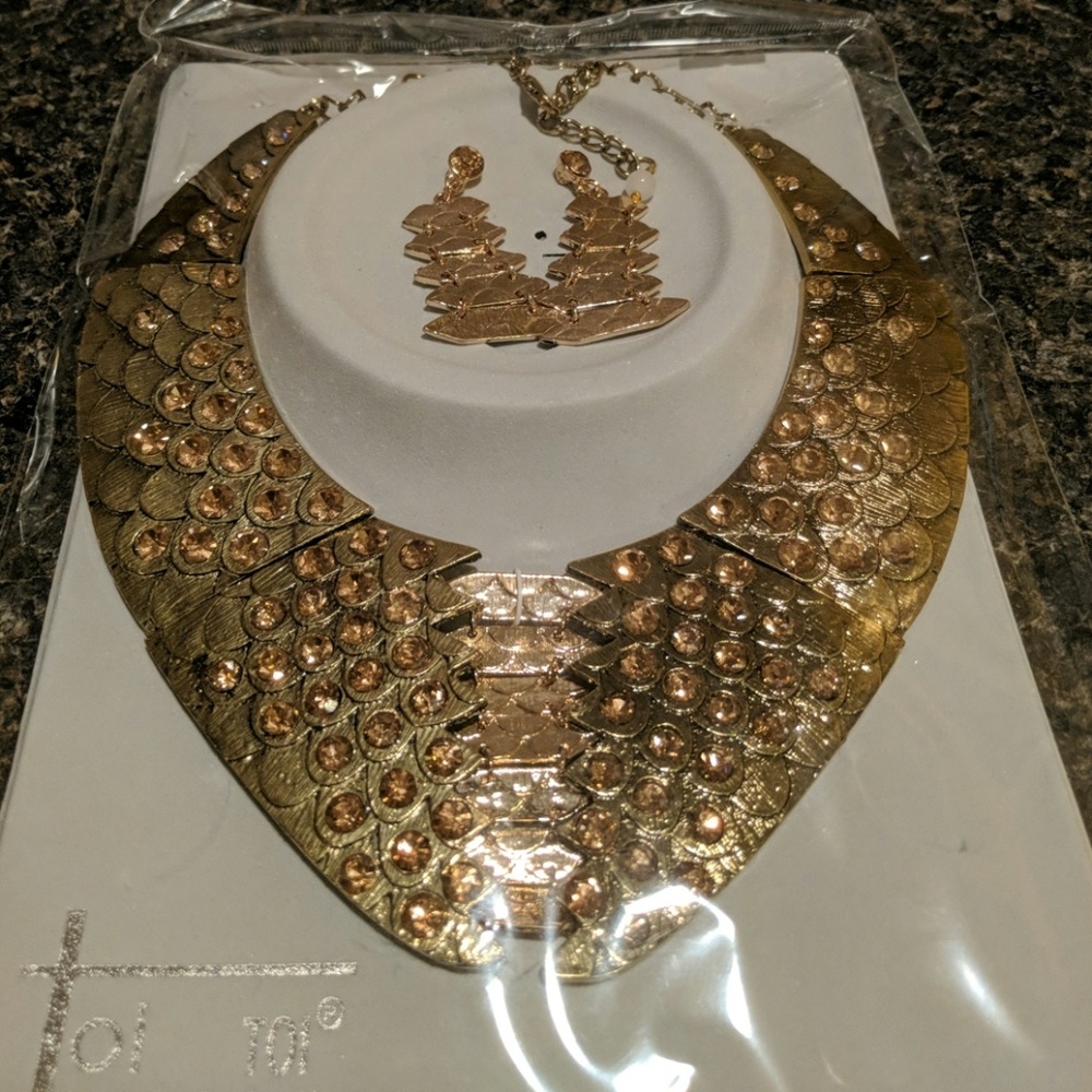 Necklace & earrings set